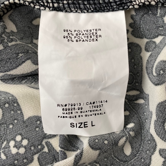 A Pea In the Pod Long sleeve Maternity + Nursing top Size L - Picture 7 of 9